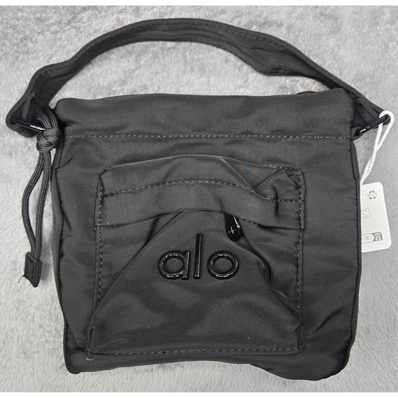 ALO Yoga Handbags - Alo Yoga Traverse Crossbody Bag Black Nylon Athleisure Travel Messenger NEW